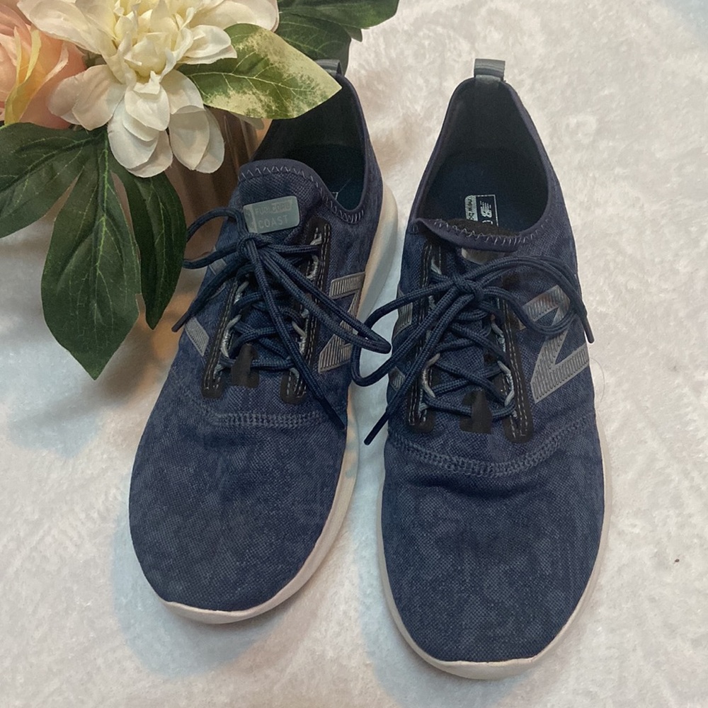 New Balance Size 8 Comfort Insert Blue Sneakers